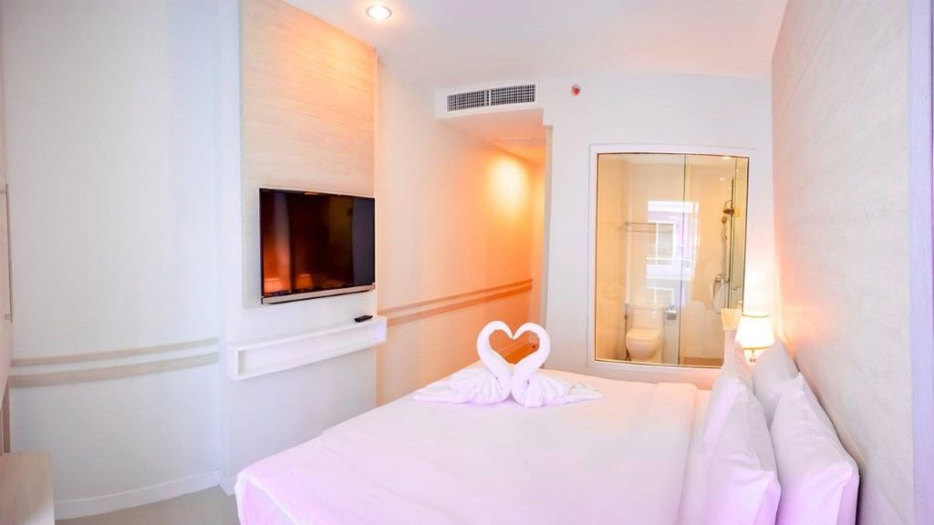 Mirage Express Patong Phuket Hotel Экстерьер фото